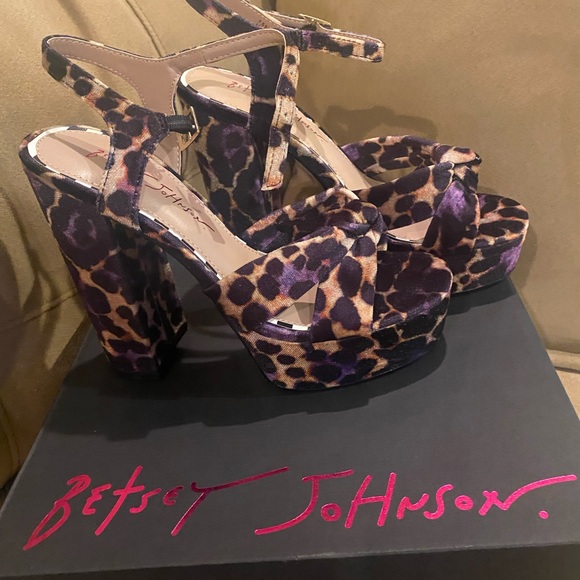 Betsey Johnson-Size 7.5-Leopard with Purple accents-Never worn - Picture 1 of 6